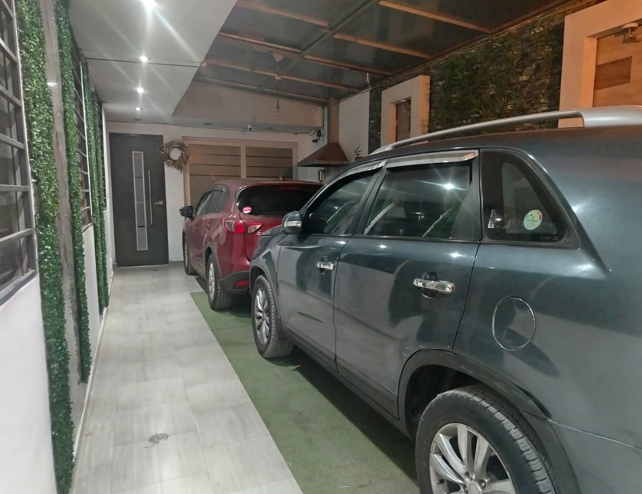 Cochera segura en Departamentos Izarza